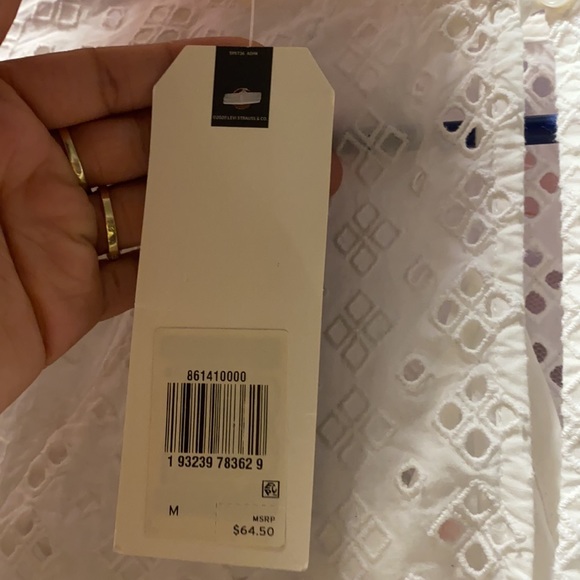 Levis White short sleeve top and comes with white tank top - Picture 3 of 3